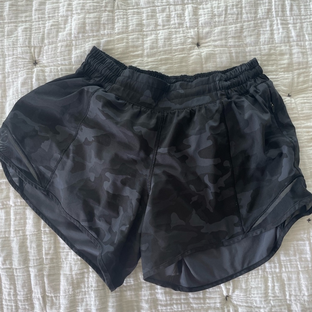 Lululemon Camo Hotty Hot Short 4” inseam - Size 6